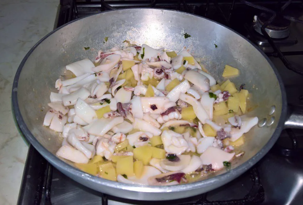 pasta e patate con calamari